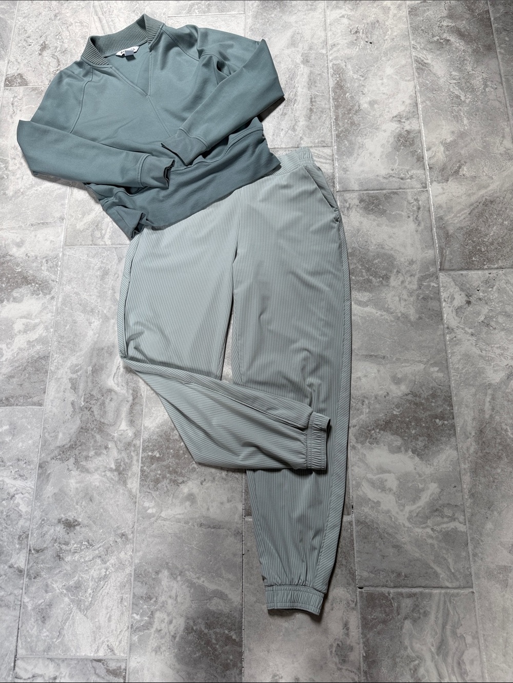 Athleta Sage Green Cropped Ankle Pants